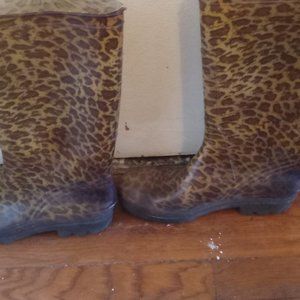 Leopard skin galoshes